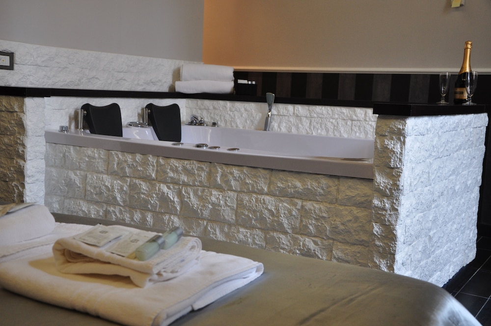 Navona Nice Room 4/25
