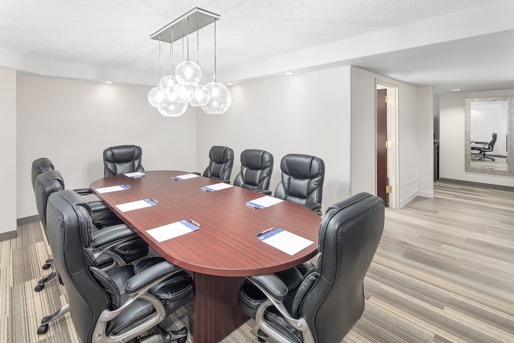Holiday Inn Express Hotel And Suites Greenville I 85 Woodruff Rd 55/72