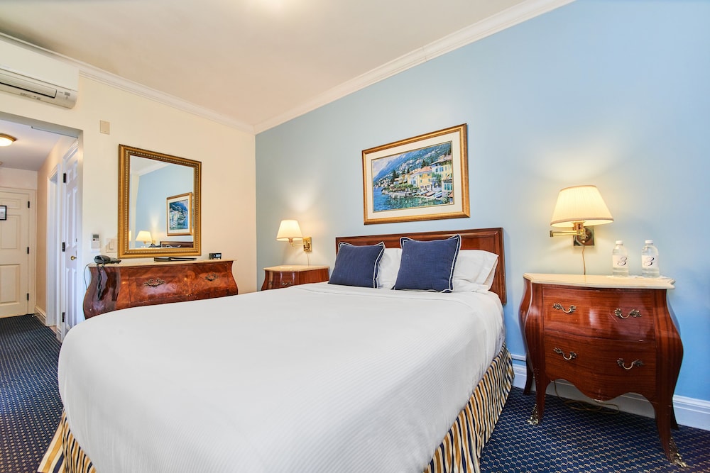 SUPERIOR, QUEEN BED