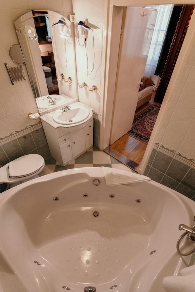 Tisza Hotel 50/50