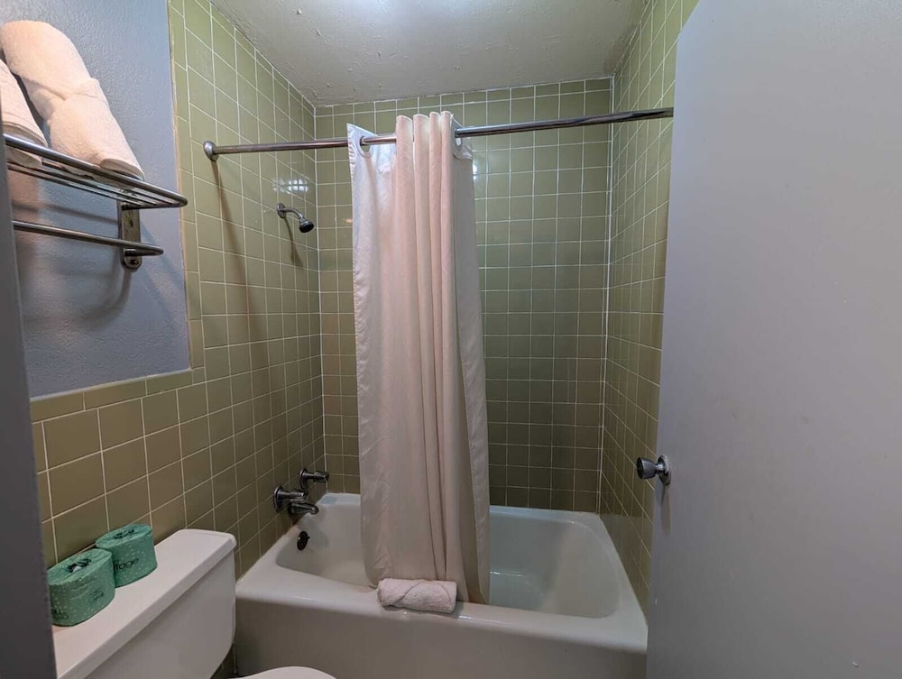 Hotel Cartersville, GA 40/50