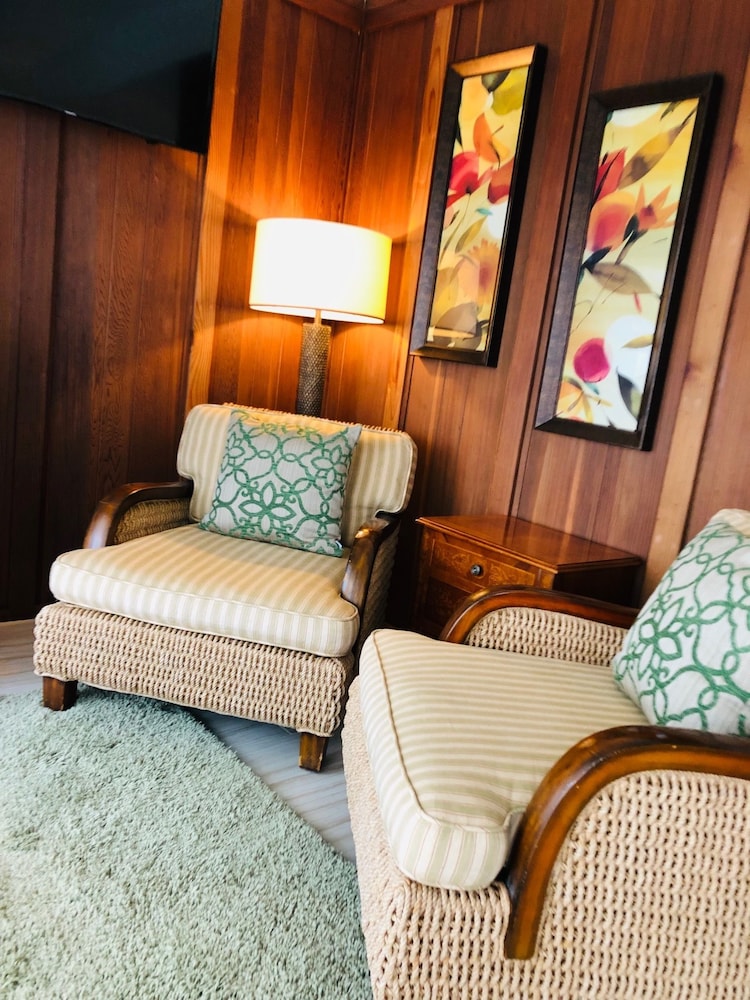 Seafoam Lodge 11/67
