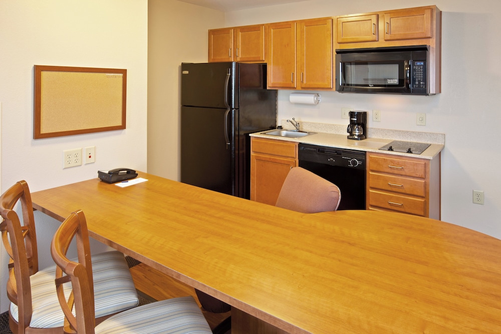 Candlewood Suites Louisville North 64/67