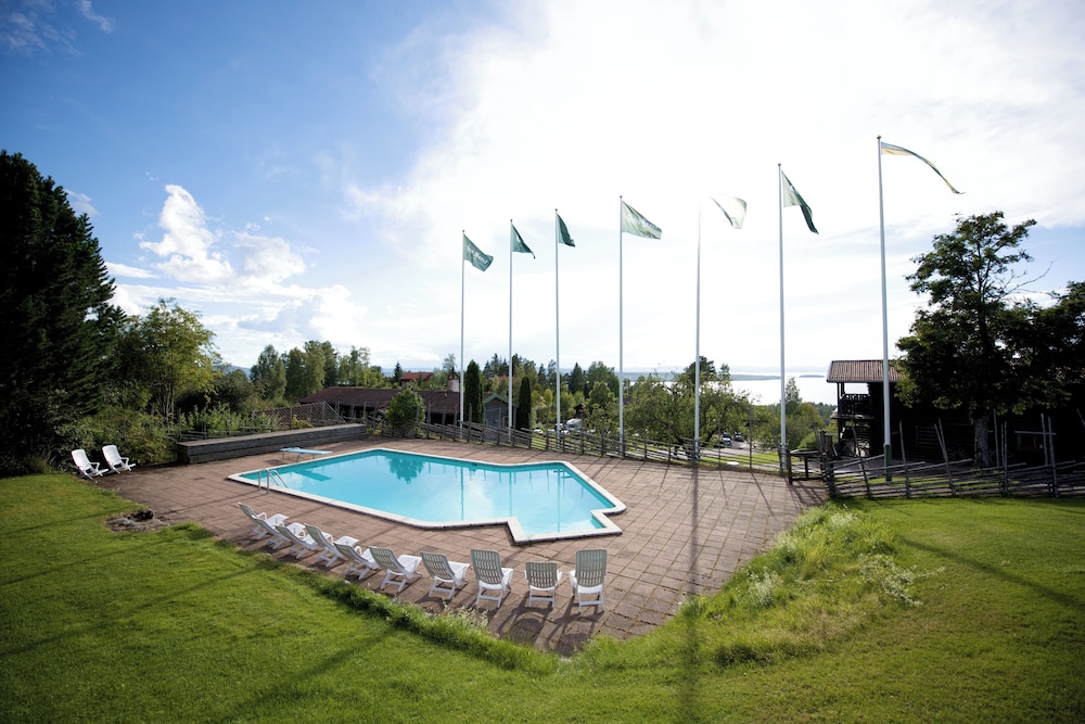 Green Hotel 66/68