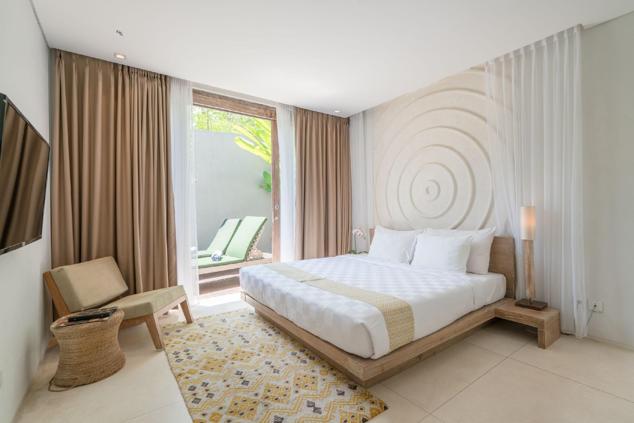 Room, with Pool