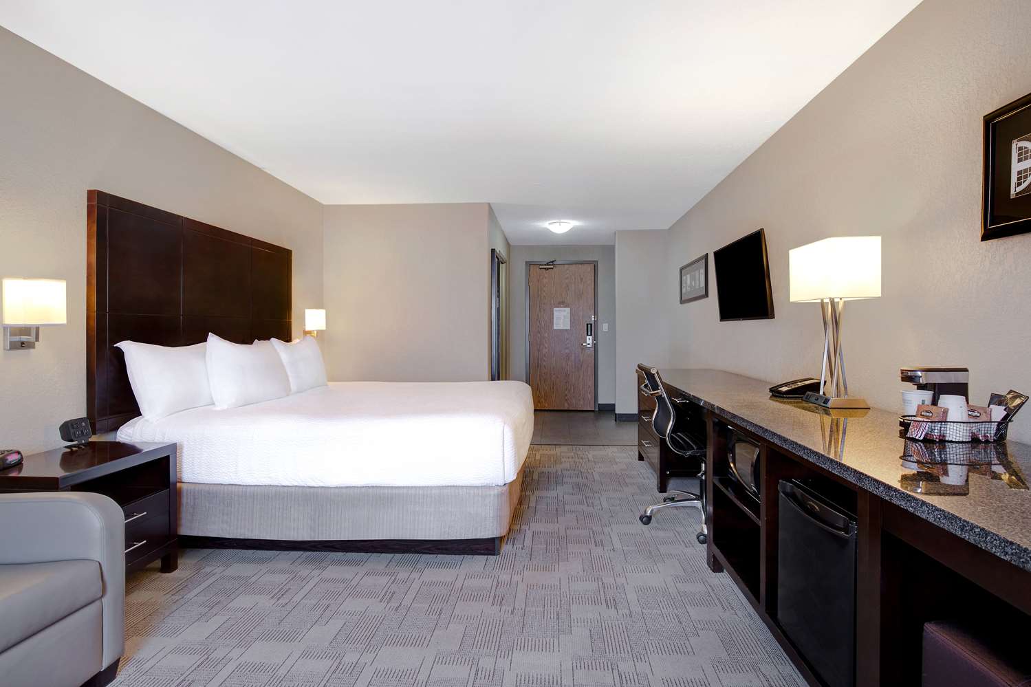 Days Inn By Wyndham Medicine Hat 7/38