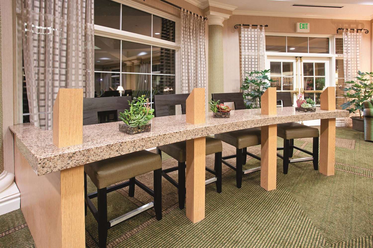 La Quinta Inn & Suites by Wyndham Colorado Springs South AP 20/33