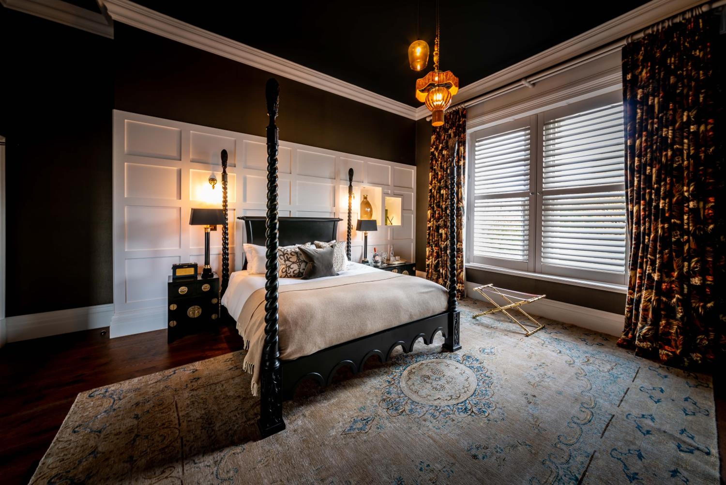 Manor House Lindley 6/31