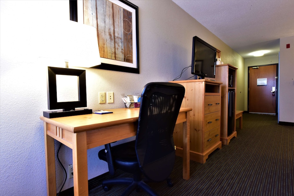 Hampton Inn & Suites by Hilton Petoskey 62/75