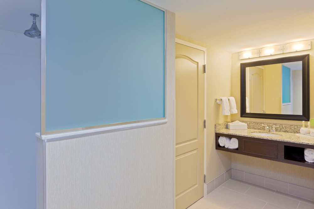 Holiday Inn Express Neptune 22/80