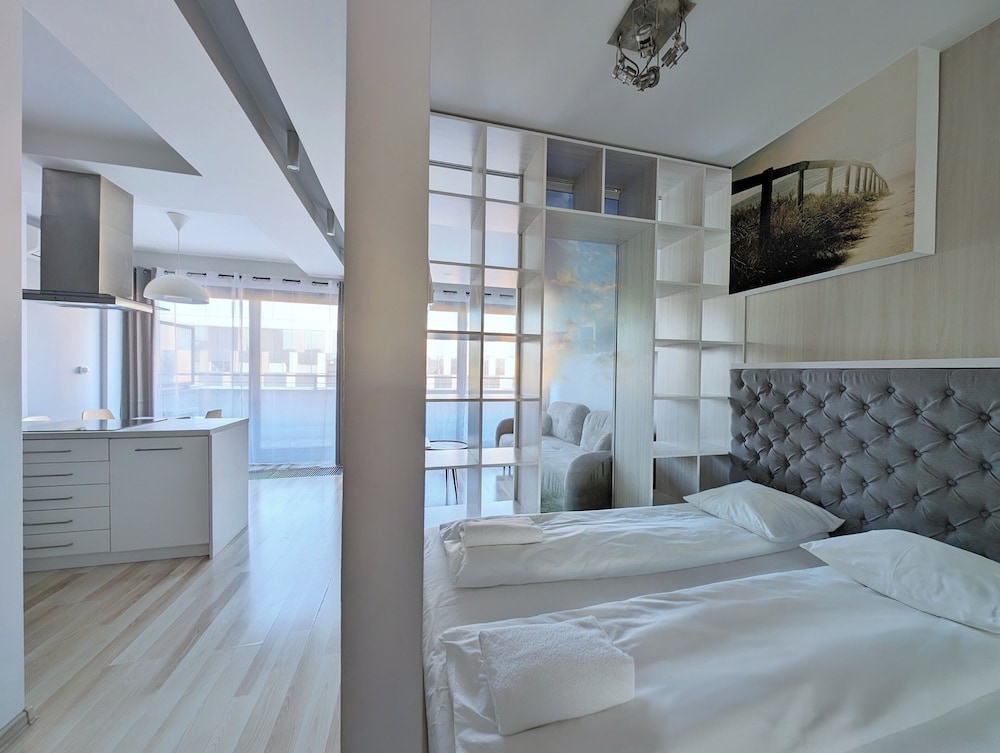 Tower, Panoramic, Studio, Suite, Queen Bed, Sofa, Balcony