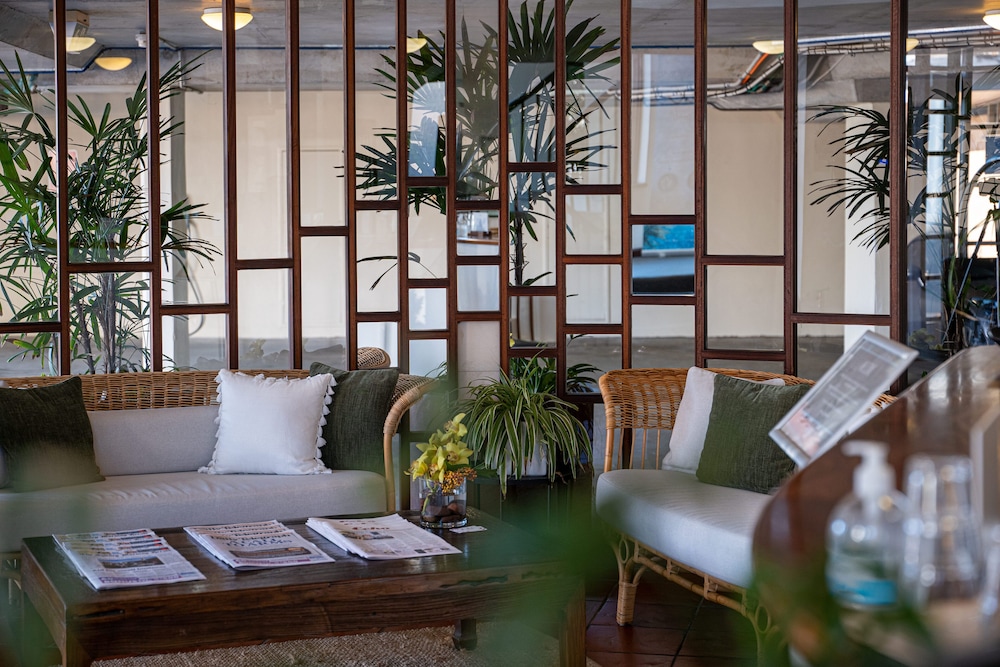 BEACH HOTEL RESORT 45/59