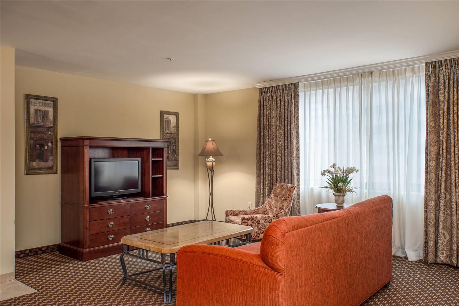 Clarion Collection Hotel Arlington Court Suites 14/28