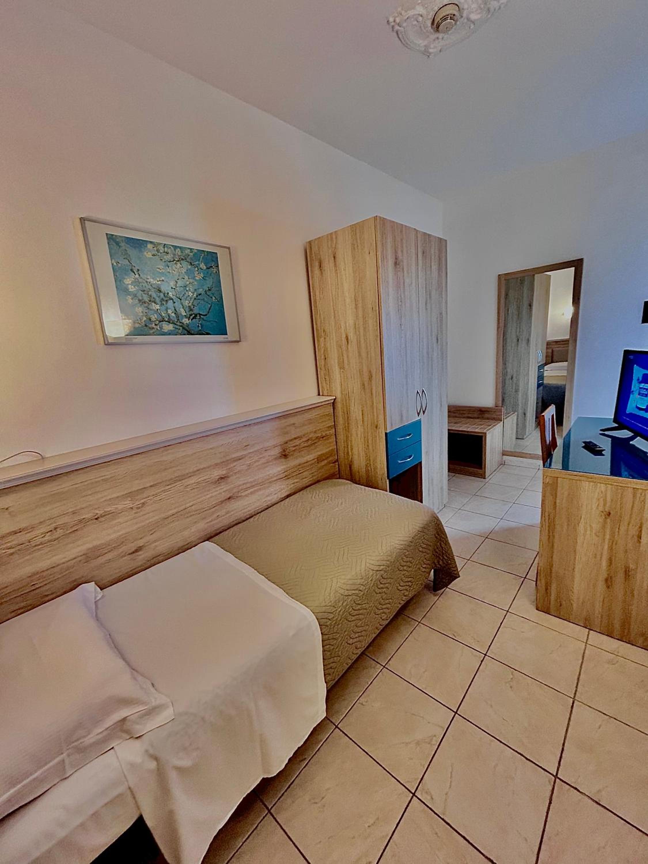 Room, Single