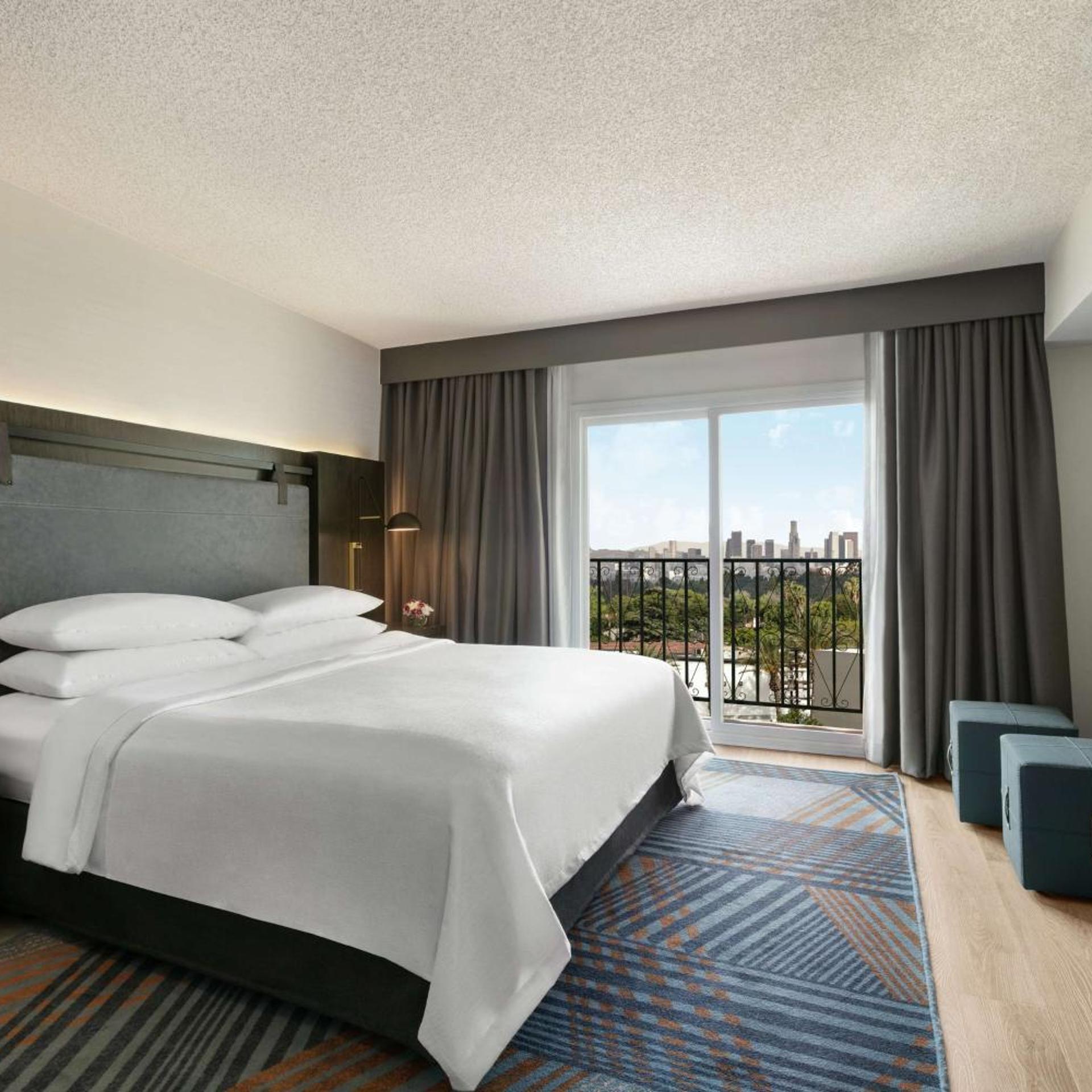 Suite, King Bed, Sofa