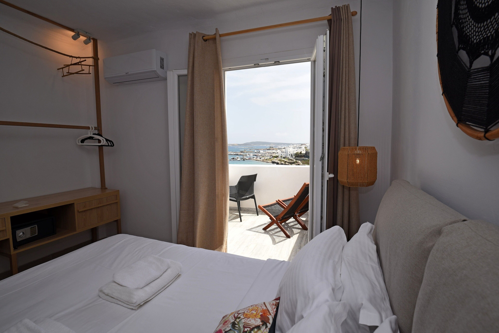 Panoramic, Queen Bed, Sea View