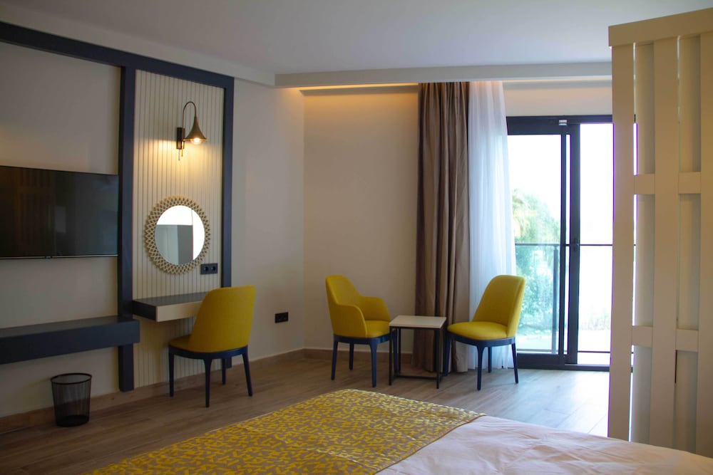 Kiyi Park Hotel 8/12