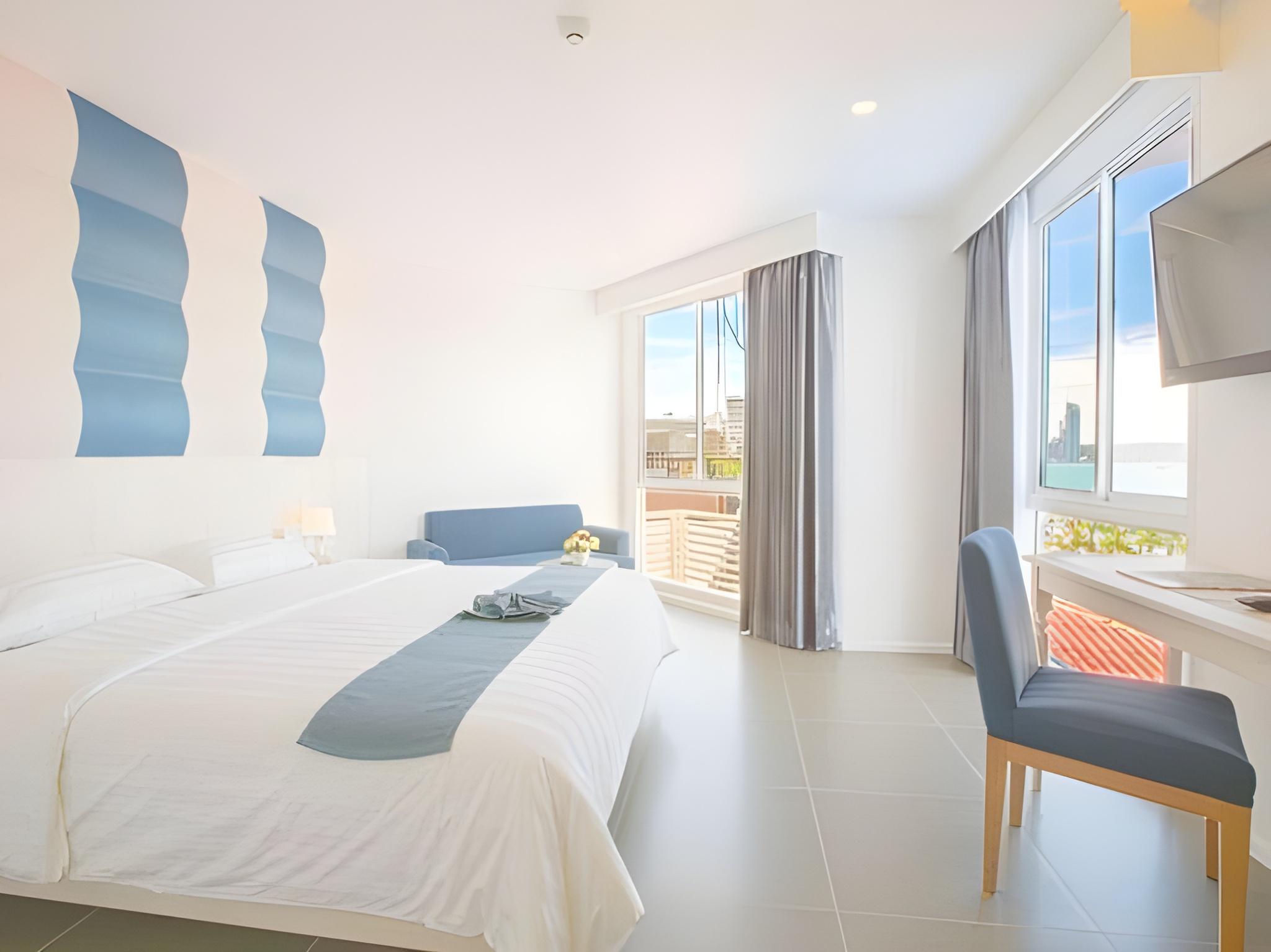 Room at Flipper Lodge Hotel Pattaya, PATTAYA