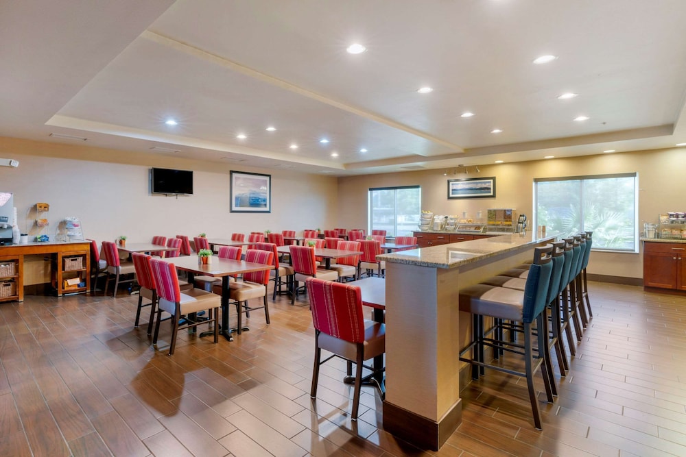 Comfort Suites Redding - Shasta Lake 40/52