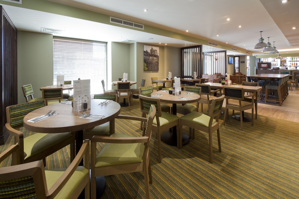 Premier Inn Edinburgh City Centre York Pl/St James 42/58