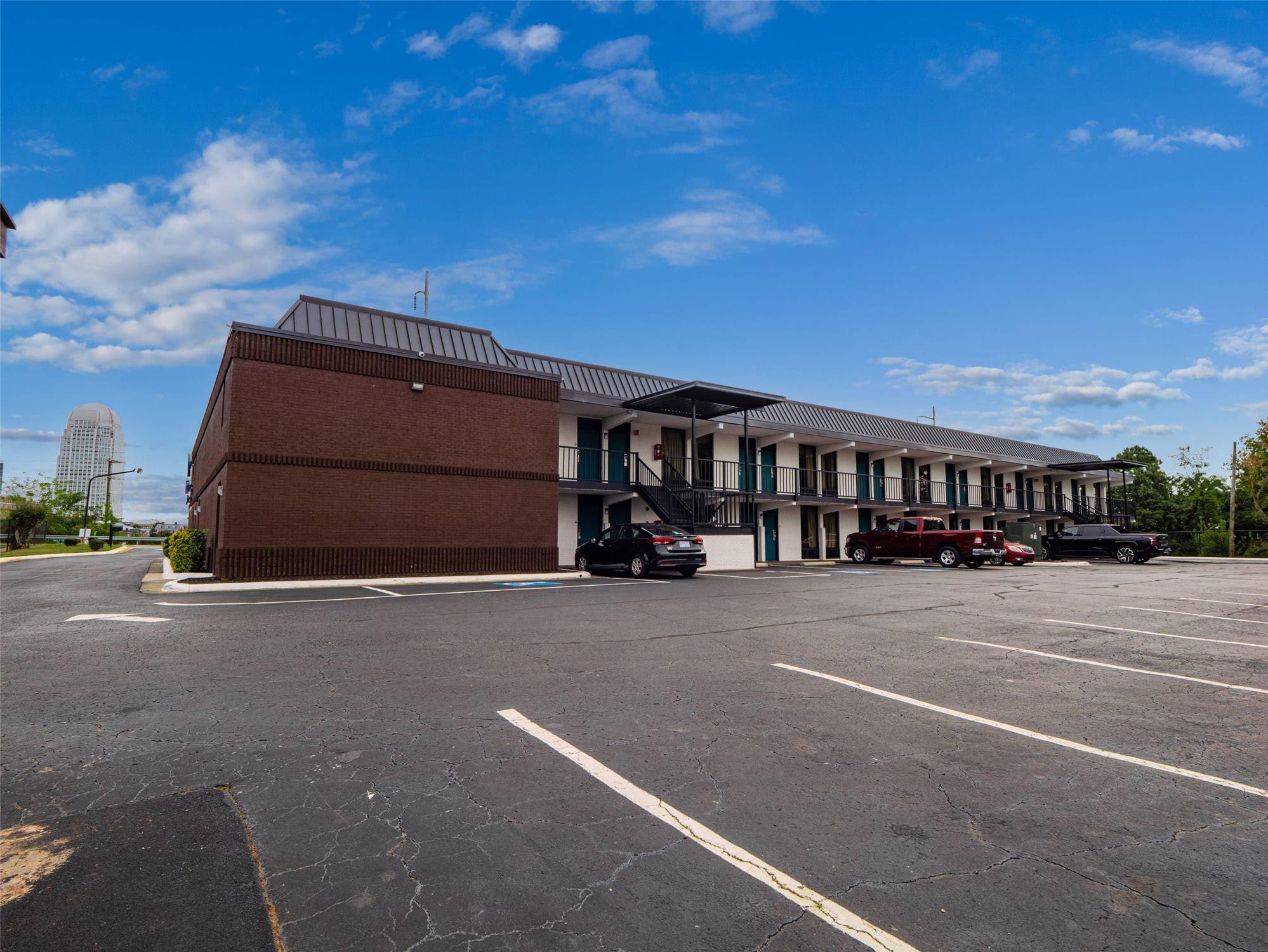 Clarion Pointe Winston - Salem Downtown 20/25
