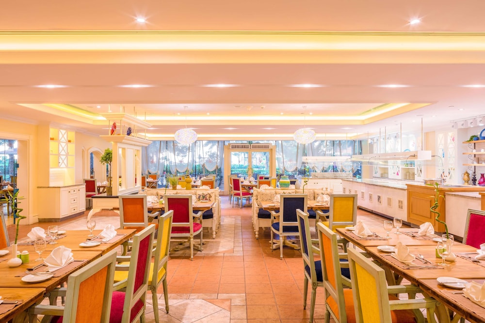 restaurant cafeteria
