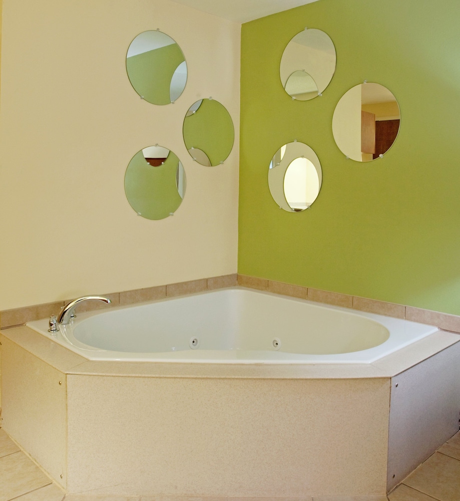 Holiday Inn Express Hotel And Suites Charleston North 26/56