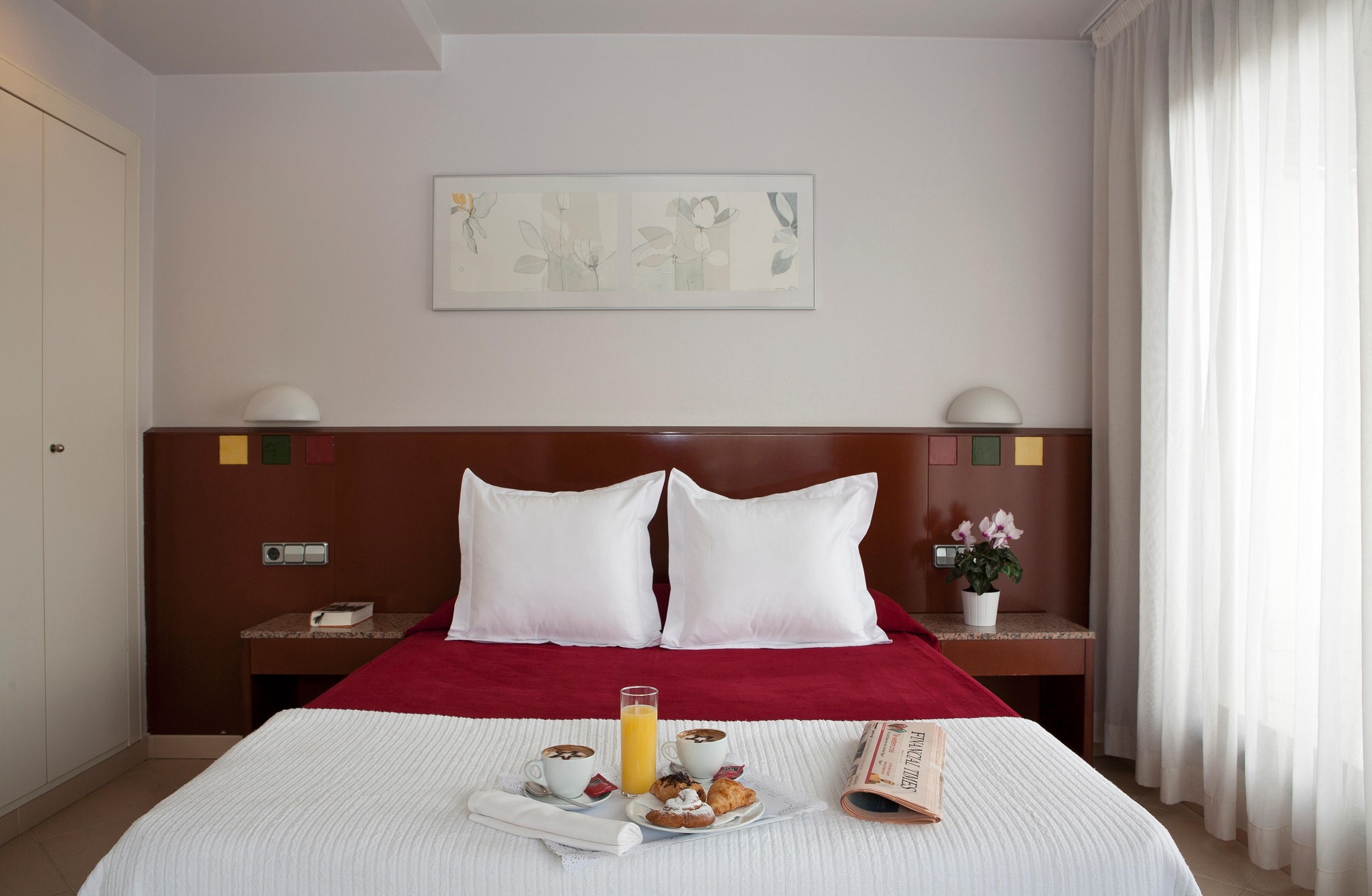 ROOM, TWIN BEDS