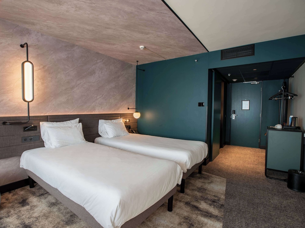 SUPERIOR, TWIN BEDS, SOFA