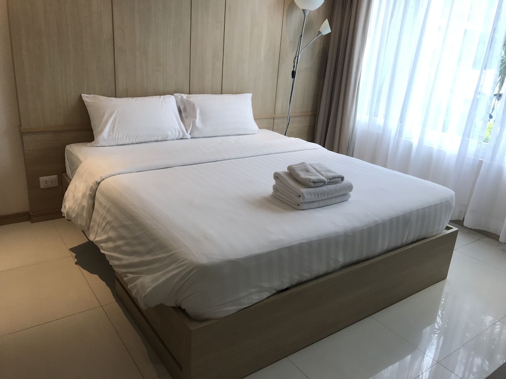 THE BAYCLIFF RESIDENCES 17/50