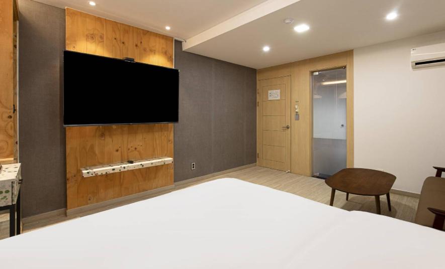 Suwon Hotel Pacific 37 18/35