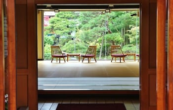 Hohoemino Kuyufu Tsuruya 25/53