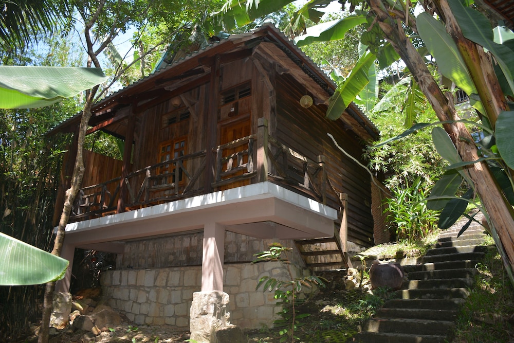 Ancarine Beach Resort 2/72