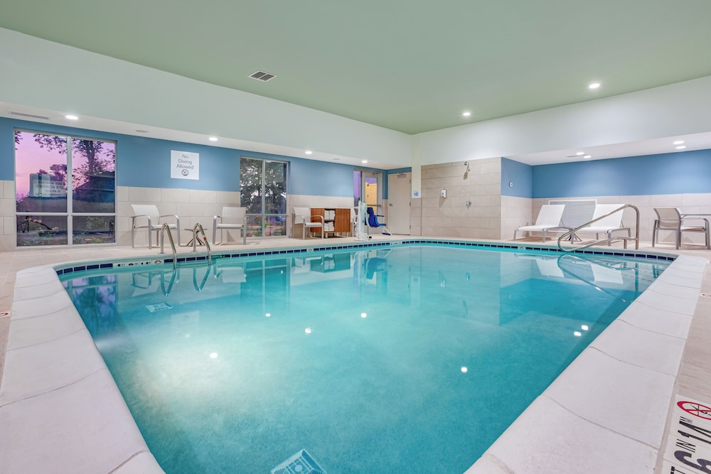 Holiday Inn Express & Suites Elkhart North 23/38