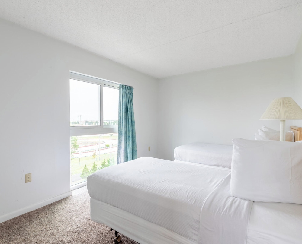 3 Bedrooms, Condo, Premium, Bay View, Balcony, Bay Club Resort 4/10
