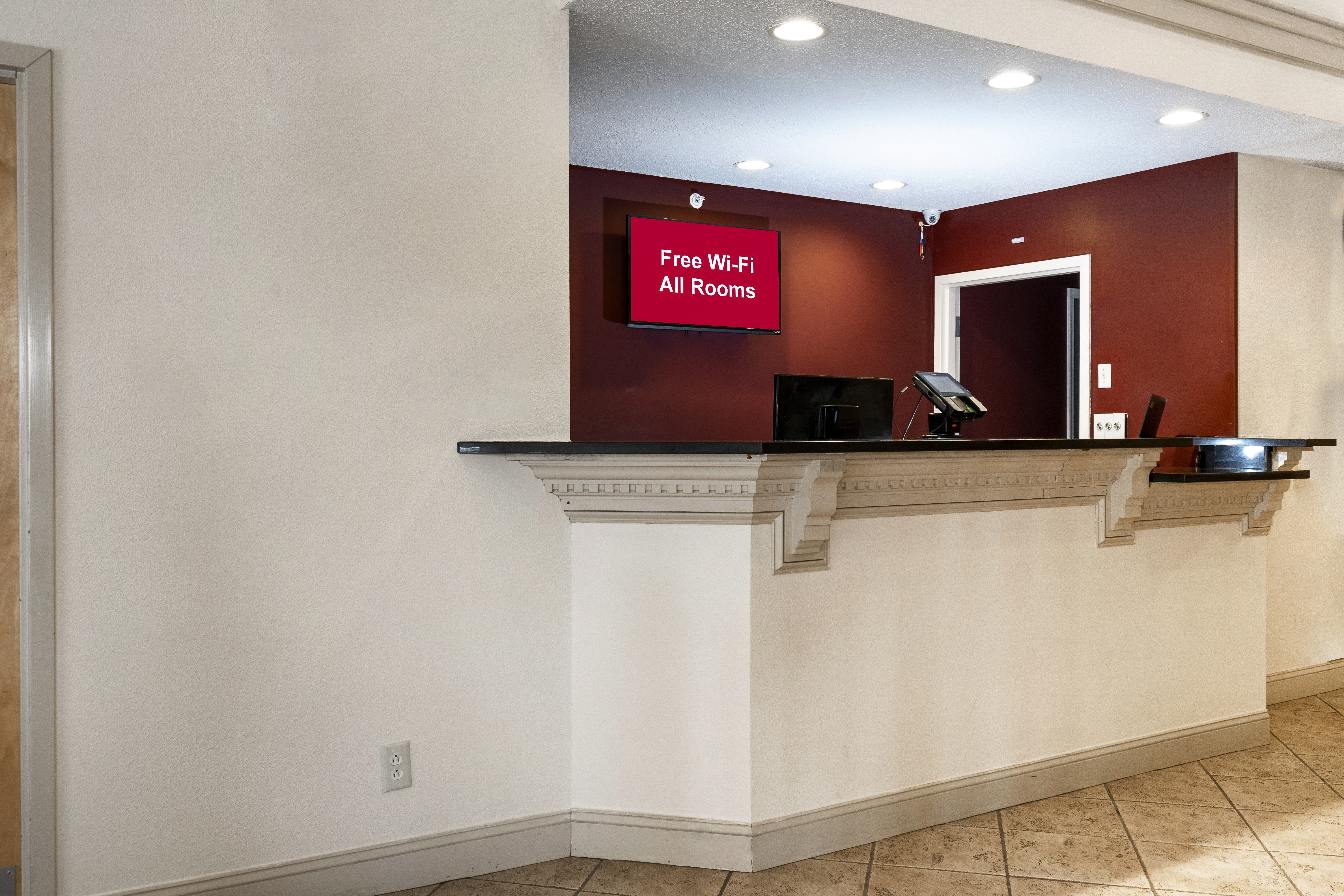 Red Roof Inn Clifton Park 1/37