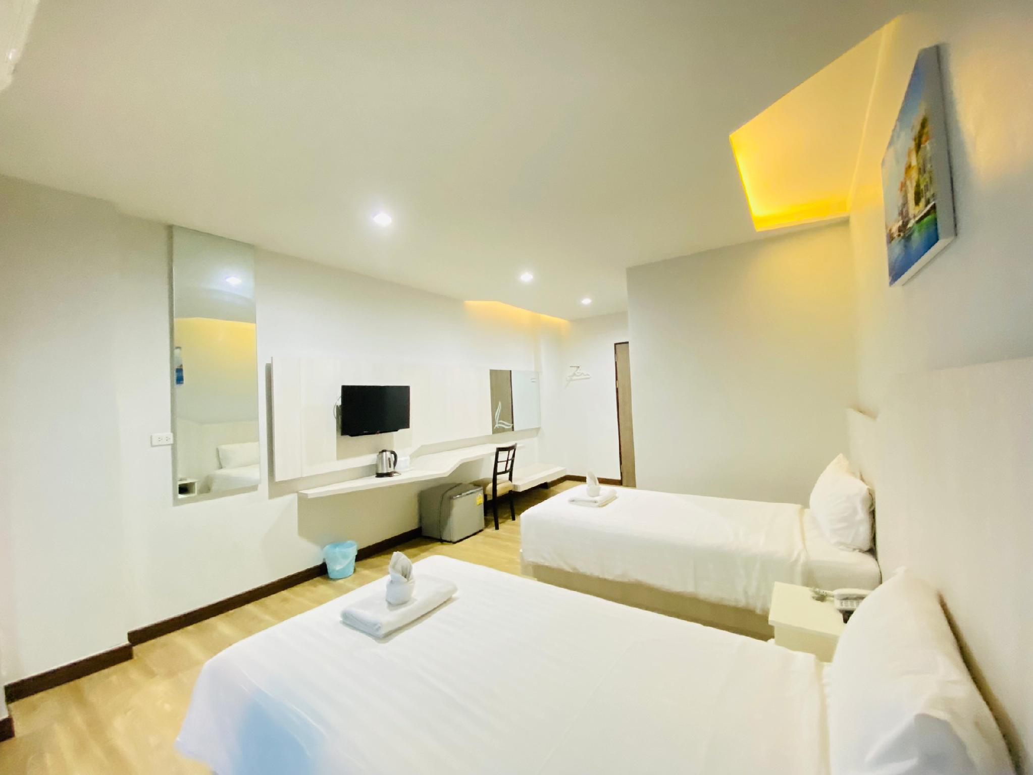 Room, Twin Beds, Pool Access