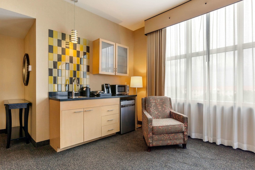Cambria Hotel Denver International Airport 42/63