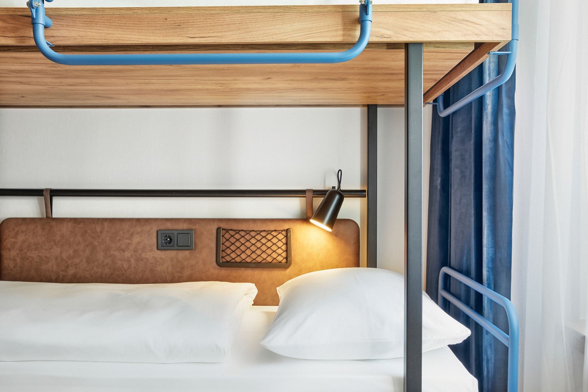 ROOM, QUADRUPLE