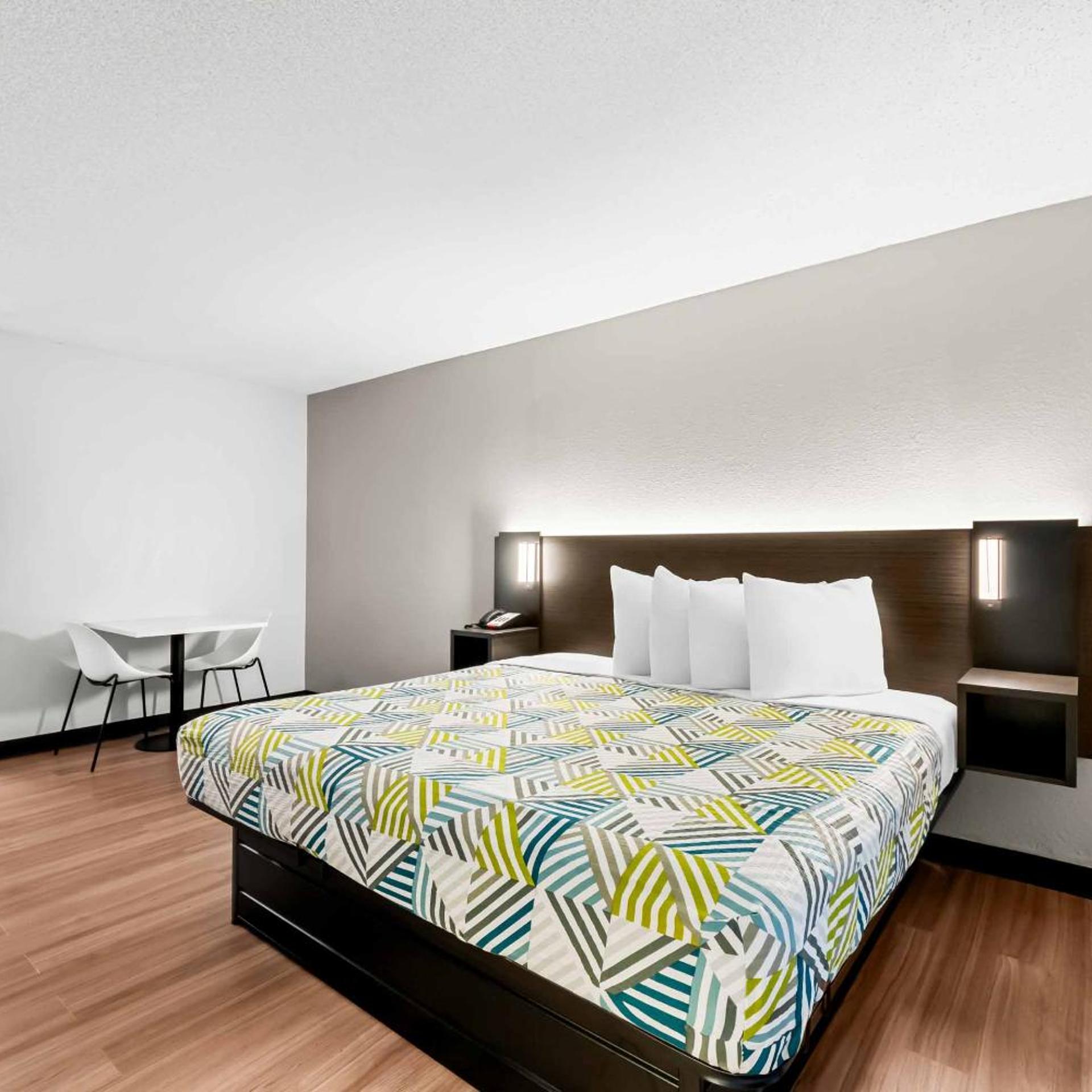 غرفة بسرير كينج، Studio6 Port Lavaca, TX 5/9