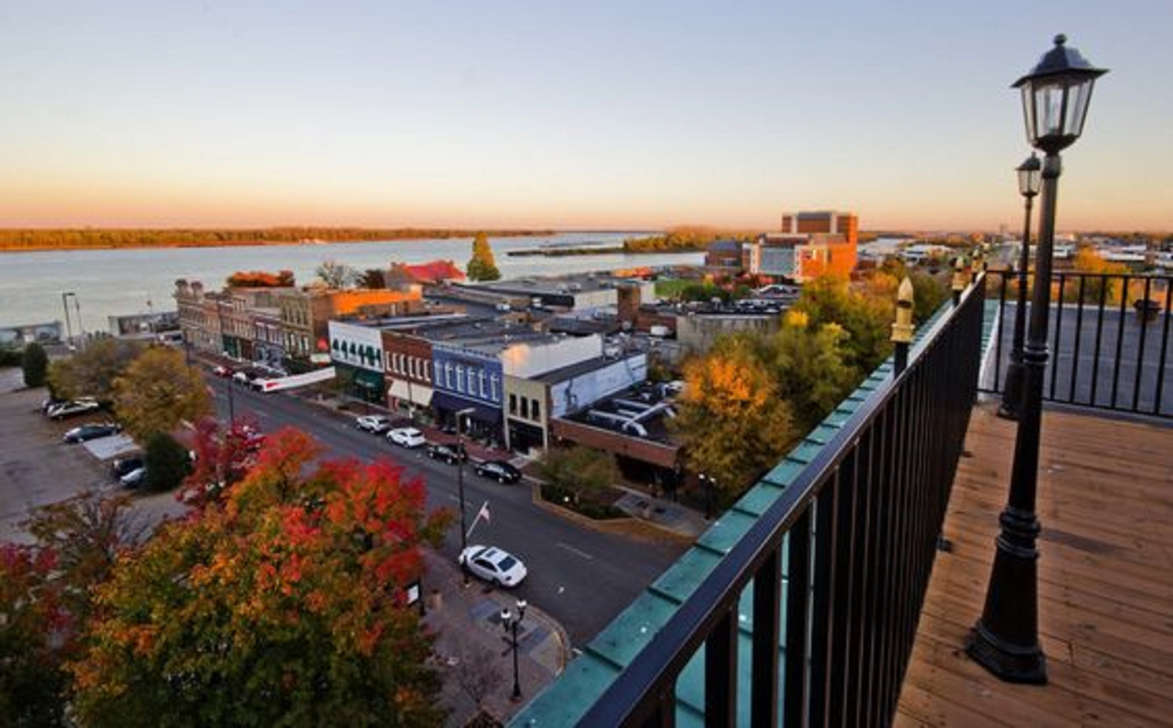 Holiday Inn Paducah Riverfront 77/78