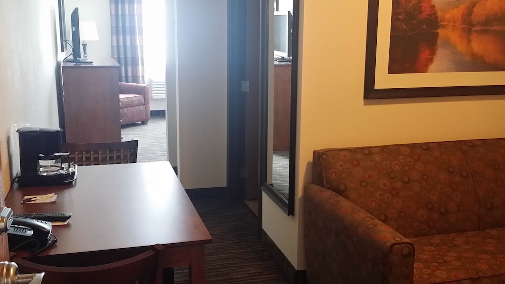 GrandStay Hotel & Suites Parkers Prairie 40/50