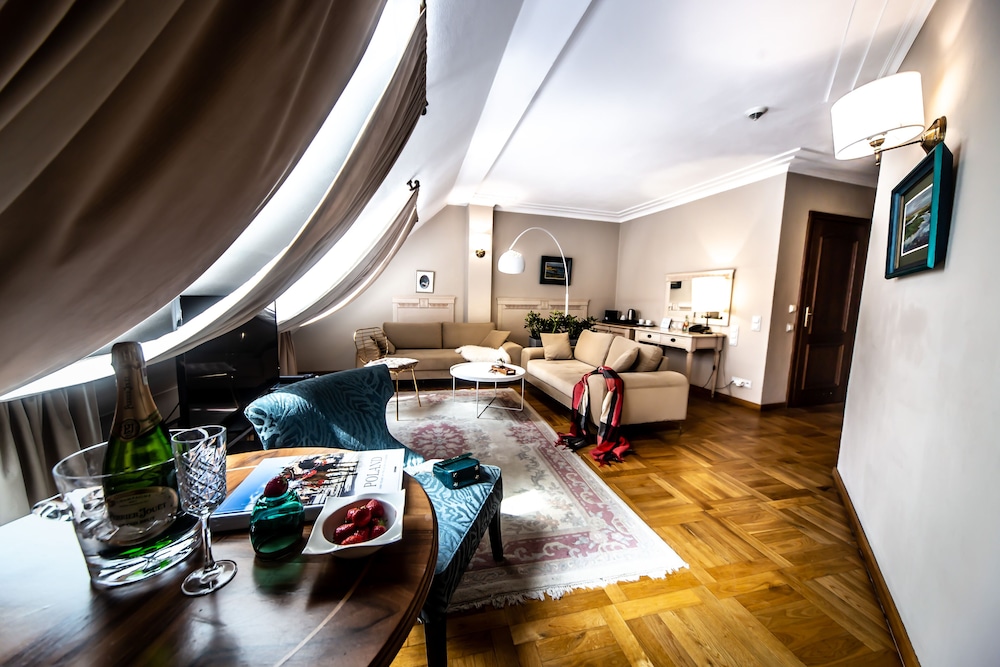 Hotel Rubinstein 32/50