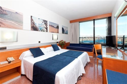 Room, Triple