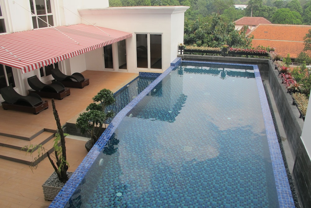 The Sahira Hotel 1/40