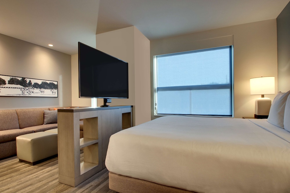 Hyatt House Oak Brook 23/64