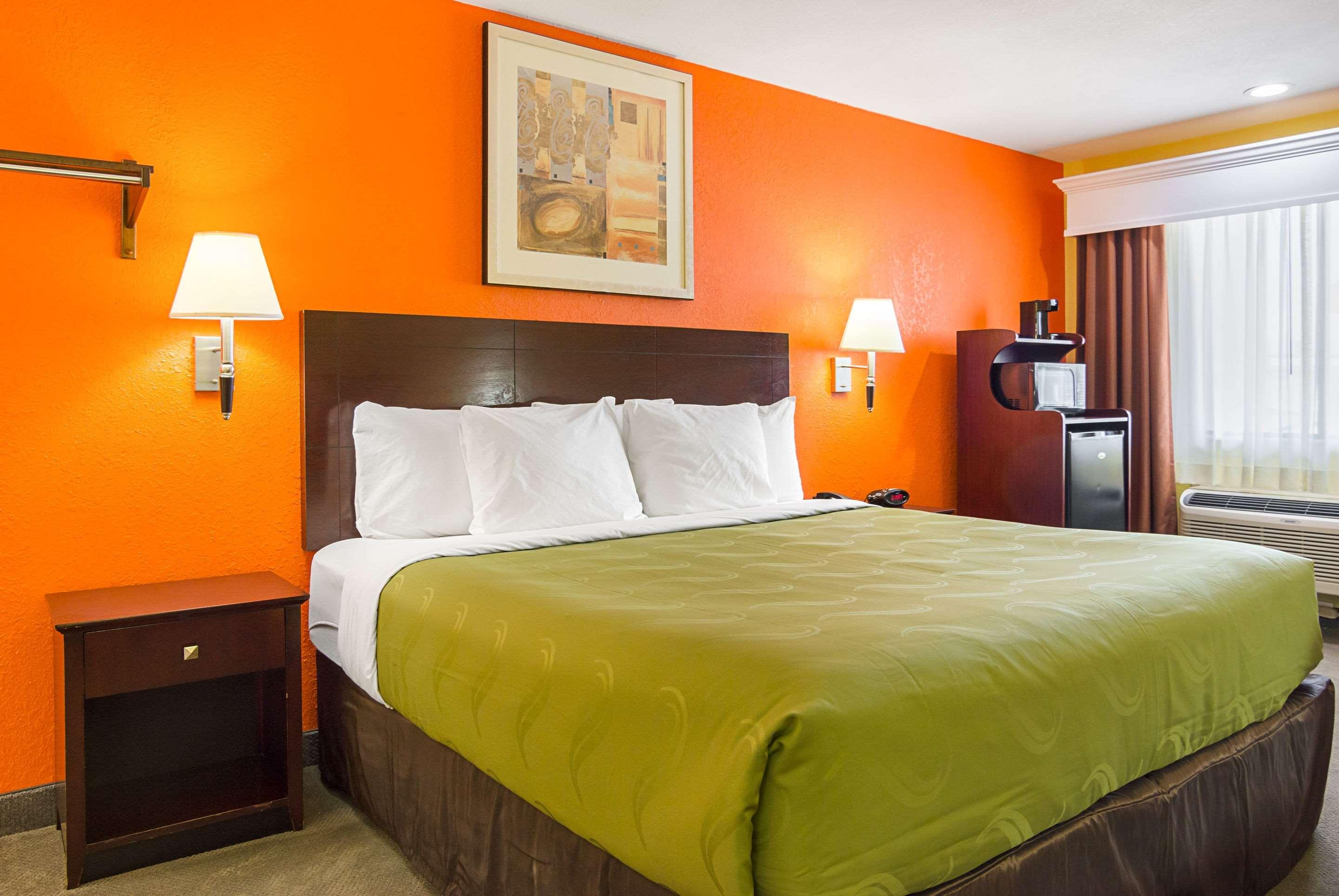 غرفة بسرير كينج، Quality Inn Carthage, TX 2/2