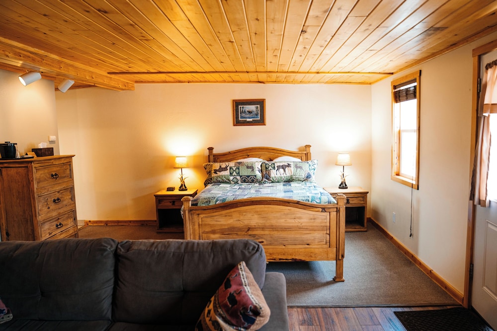 Salida Inn & Monarch Suites 65/78