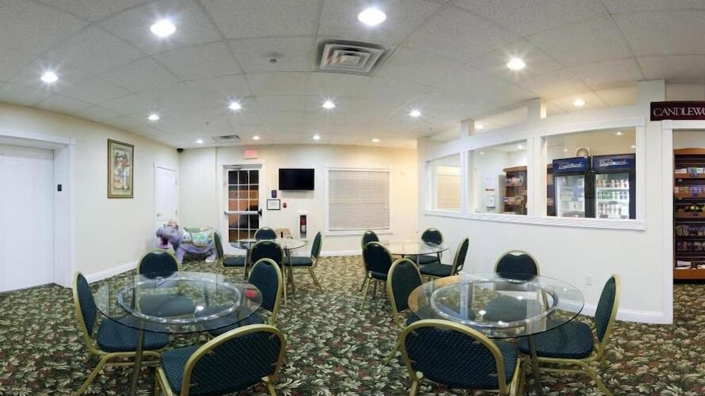 Candlewood Suites St. Joseph Benton Harbor 23/38