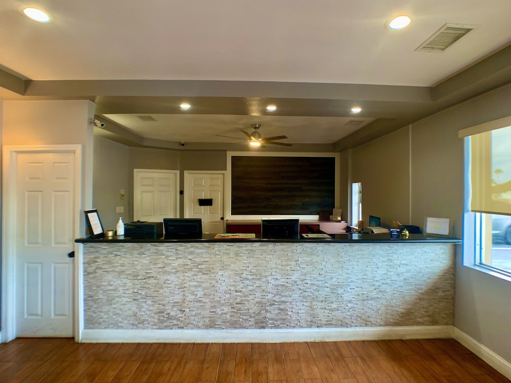 La Vista Inn 3/23